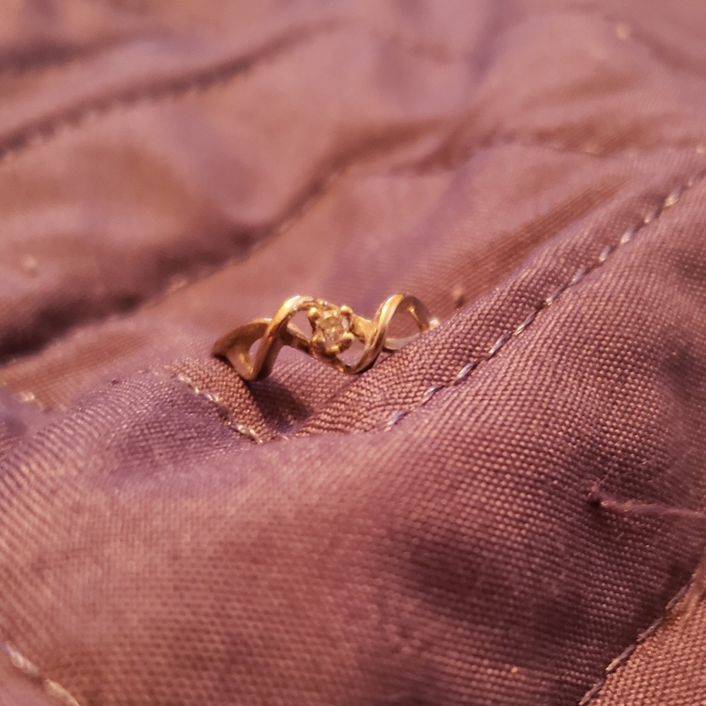 Twisted diamond ring